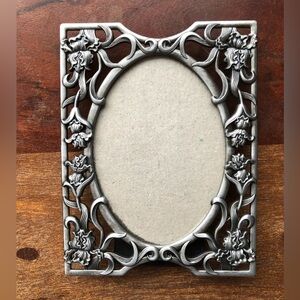 Vintage y2k Silvertone Ornate Photo Frame with Iris flowers